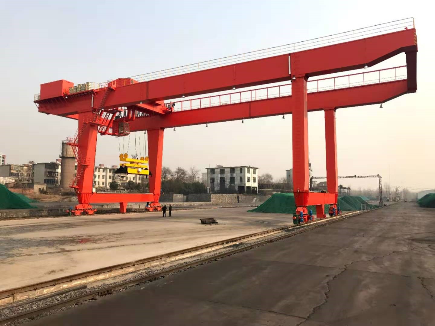 集裝箱門式起重機(jī)